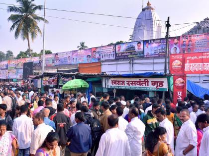 Lakhs of devotees will be worshiped in Anganwadi, devotees of Dhari, and devotees of Ganesh Chaturthi | आंगणेवाडीत लाखो भाविक नतमस्तक, भराडीच्या चरणी भक्तांची मांदियाळी,  मोडयात्रेने होणार यात्रोत्सवाची सांगता