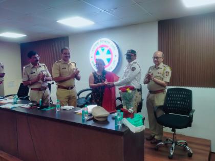 Due to prompt duty of Thane Traffic Police, the woman's laptop was returned | ठाणे वाहतूक पोलिसाच्या कर्तव्य तत्परतेमुळे महिलेचा लॅपटॉप मिळाला परत