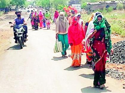 Distribution of Guardian Insects to persons of their choice | पालकमंत्र्यांच्या कीट मनमर्जीतील व्यक्तींना वाटप