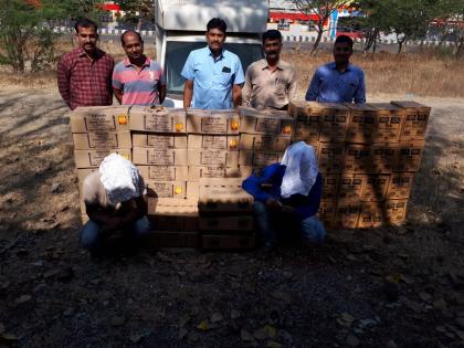 nashik,yeola,Illegal,liquor,seized | लासलगावला पिकअप वाहनासह अवैध मद्यसाठा जप्त