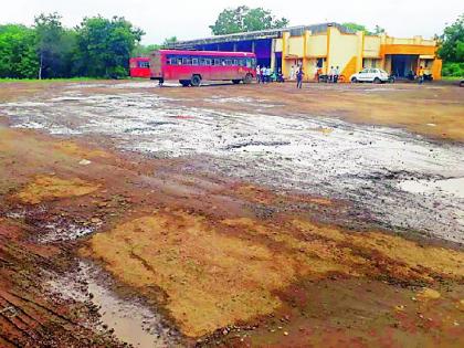 ST bus station area in Digras became the home of problems | दिग्रस येथील एसटी बसस्थानक परिसर बनला समस्यांचे माहेरघर