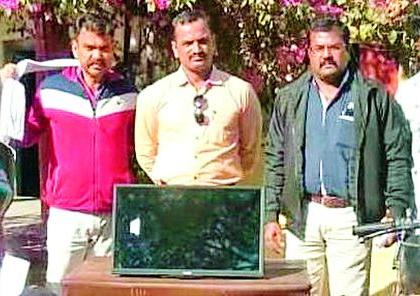 Three women arrested for stealing TV | टीव्ही चोरणाऱ्या तीन महिला अटकेत