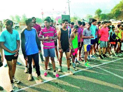 Trimbakeshwar marathon dance runners dominated! | त्र्यंबकेश्वर मॅरेथॉनवर नाचलोंढीच्या धावपटूंचे वर्चस्व!