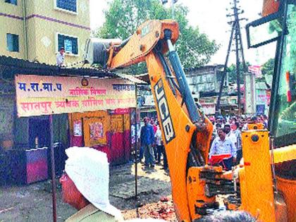 Hammer on 90 encroachments in Satpur area | सातपूर परिसरात ९० अतिक्रमणांवर हातोडा