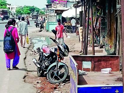 Seven days ultimatum to encroachers | अतिक्रमणधारकांना सात दिवसांचा अल्टिमेटम