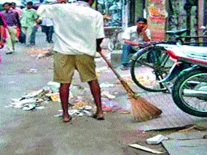  The morning of cleaning workers of the municipality's cleanliness attendance selfie | महापालिकेच्या सफाई कर्मचायांची पहाटे सेल्फी हजेरी