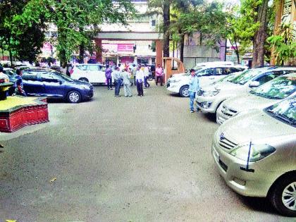 Zilla Parishad's premises | जिल्हा परिषद आवारात ‘वाहनबंदी’