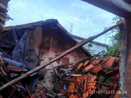 House collapsed due to rain in Rajura | पावसात घर कोसळले, नुकसान भरपाईची मागणी