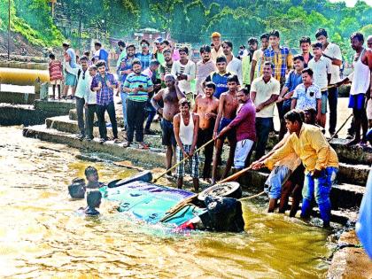  Cars found in godown | गोदापात्रात आढळल्या कार