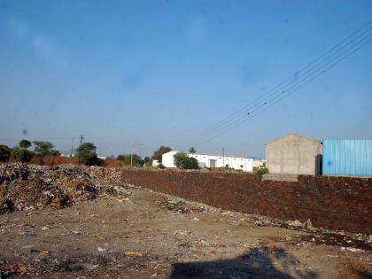  Encroachment in the area of Ranjangaon area of Waluj area | वाळूज परिसरातील रांजणगाव तलाव क्षेत्रात अतिक्रमण