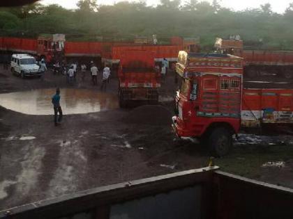 The sand mafia farmers in Balagao hit the farmer | बालगांव येथे वाळू माफियांकडून शेतकºयाला जबर मारहाण