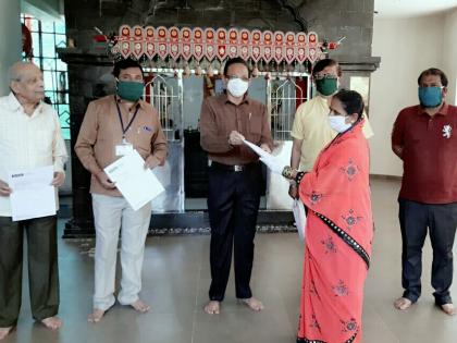 Unique felicitation of cleaning messengers | स्वच्छता दूतांचा अनोखा सत्कार; तत्काळ २५ हजार रुपयांची मदत होणार-उतरविला विमा