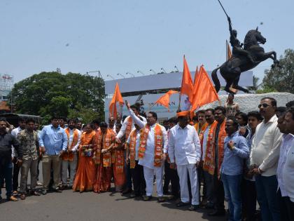 Kolhapur: Shivsena's 'Chakka Jam' in Kolhapur against fuel hike | कोल्हापूर : इंधन दरवाढीविरोधात शिवसेनेचे कोल्हापुरात ‘चक्का जाम’