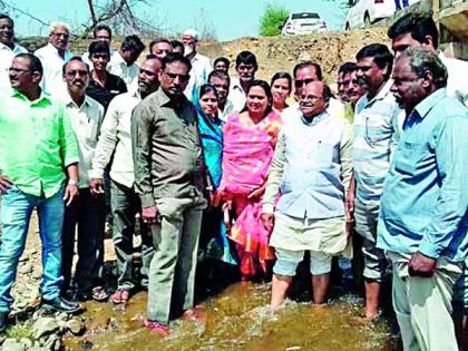 Water released from Charghad project in river basin | चारघड प्रकल्पातून नदीपात्रात सोडले पाणी