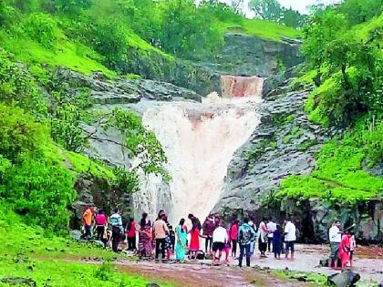 Muddy housefull; 3 thousand tourists present | चिखलदरा हाऊसफुल्ल; २० हजार पर्यटकांची हजेरी