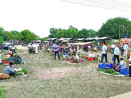 Deola, Nandgavi Social Distance in Vegetable Market | देवळा, नांदगावी भाजीबाजारात सोशल डिस्टन्सिंग