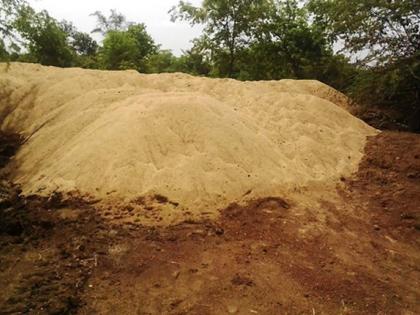 Dumping of sand at Sitepar | सितेपार येथे रेतीची डम्पिंग