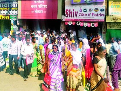 Raga ke ranga of beneficiaries for the benefit of the stock | भंडारात लाभासाठी लाभार्थ्यांच्या रागांच रांगा