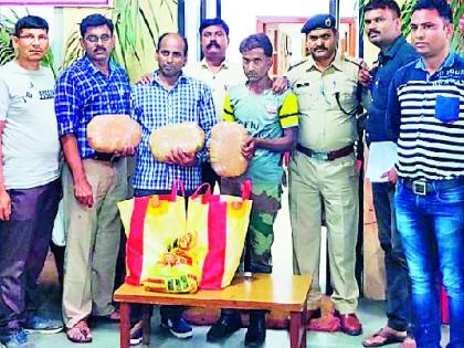 Six kilograms of marijuana seized at the railway station | रेल्वेस्थानकावर सहा किलो गांजा जप्त