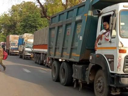 Daily traffic jams on highways | महामार्गावर दररोज वाहतूक कोंडी