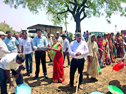 Chorwad's labor pays to do! | चोरवडच्या श्रमदानाला दातृत्वाचा पाझर!