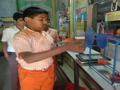 Students are given the lessons of science on their own | विद्यार्थ्यांना दिले जातात स्वअनुभावातून विज्ञानाचे धडे