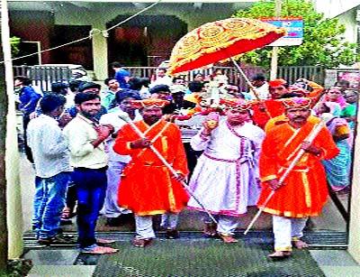 At the fort, the devotees of Durgatshi | गडावर दुर्गाष्टमीला भाविकांची मांदियाळी