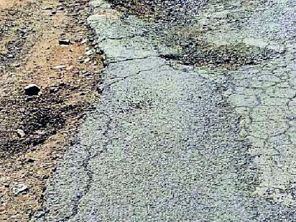 Ashti-Chandrapur road in pothole | आष्टी-चंद्रपूर मार्ग खड्ड्यात