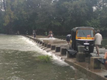 Satara: In Kiggaon-Hamjabad pool water, after releasing water from Kanher dam dam | सातारा : कण्हेर धरणातून पाणी सोडण्याने किडगाव-हमजाबाद पूल पाण्यात