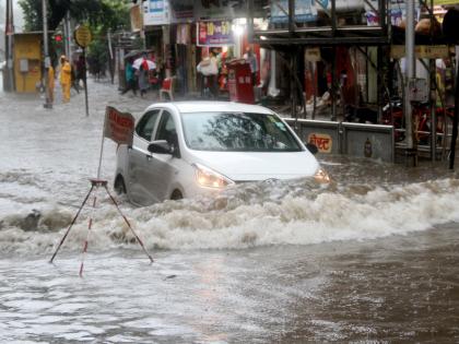 Do not open the cover over the manhole in a water filled area; Municipal Alert | पाणी भरलेल्‍या ठिकाणी मॅनहोलवरील झाकणे उघडू नयेत; महापालिकेचा इशारा