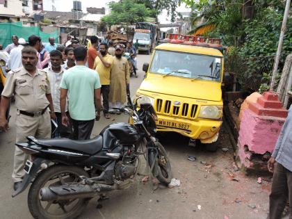 At seven o'clock, the cylinder-filled tempo went unmanned | साताऱ्यात सिलिंडरने भरलेला टेम्पो विनाचालक धावला