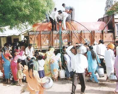 Even after an official visit, there was a water shortage at Anwa | अधिकाऱ्यांच्या पाहणीनंतरही आन्वा येथे पाणीटंचाई कायम