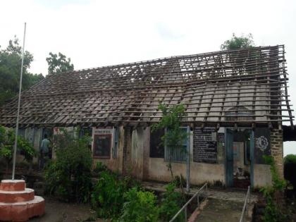  The last house in the Ku-Haro District School | कुºहा-हरदो जि.प.शाळेला अखेरची घरघर