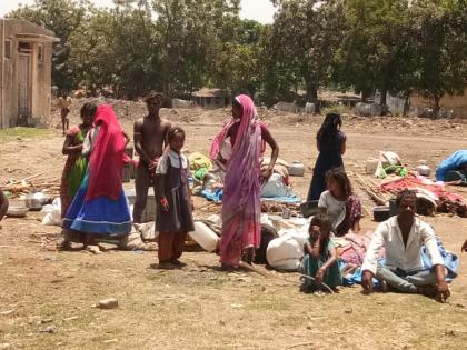  87 Malegaon workers stranded in Gujarat | मालेगावचे ८७ कामगार अडकले गुजरात राज्यात