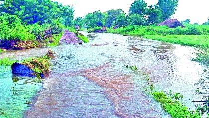 Crop damage due to rains in Malegaon taluka | मालेगाव तालुक्यात पावसाने पिकांचे नुकसान