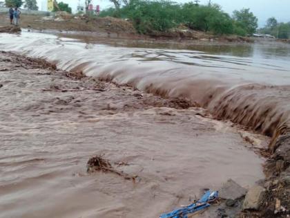 Khardi river floods due to torrential rains in Satpuri | सातपुडय़ातील मुसळधार पावसामुळे खर्डी नदीला पूर