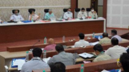 28 officers on duty to take care of the health of the district | जिल्ह्याच्या आरोग्याची झाडाझडती घेण्यासाठी २८ अधिकारी दाैर्यावर 28 officers on duty to take care of the health of the district | जिल्ह्याच्या आरोग्याची झाडाझडती घेण्यासाठी २८ अधिकारी दाैर्यावर