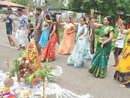 Farewell to Kanubai traditionally in Nandurbar | नंदुरबारात पारंपारिक रित्या कानुबाईला दिला निरोप Farewell to Kanubai traditionally in Nandurbar | नंदुरबारात पारंपारिक रित्या कानुबाईला दिला निरोप