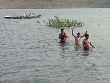 Water source for underwater geo tagging workout | पाणी स्त्रोतच पाण्याखाली जिओ टॅगिंगसाठी कसरत Water source for underwater geo tagging workout | पाणी स्त्रोतच पाण्याखाली जिओ टॅगिंगसाठी कसरत