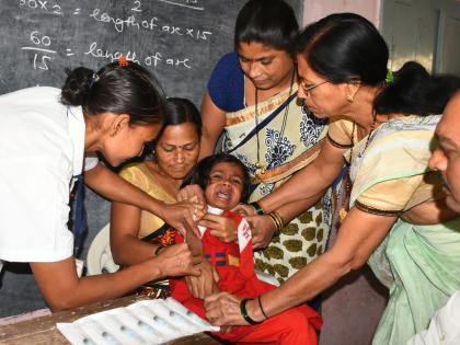 In the school instead of childhood! | बालगीतांऐवजी शाळेत ‘गुंजले रडगाण्याचे सूर !’