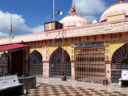 Shukshukat in Kedareshwar temple in the light | प्रकाशातील केदारेश्वर मंदिरात शुकशुकाट Shukshukat in Kedareshwar temple in the light | प्रकाशातील केदारेश्वर मंदिरात शुकशुकाट