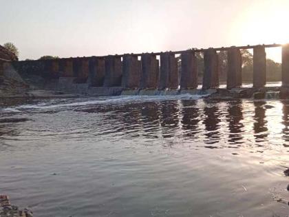 Water goes to Gujarat due to lack of repairs | दुरुस्तीअभावी पाणी जाते गुजरातमध्ये Water goes to Gujarat due to lack of repairs | दुरुस्तीअभावी पाणी जाते गुजरातमध्ये