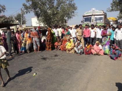 in gramsabha in the ration list of ration list at the palanquin of Jamner Taluka | जामनेर तालुक्यातील पाळधी येथे रेशन यादीच्या घोळावरून ग्रामसभेत दांगडो