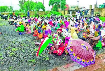 Sit-in movement by labor union | श्रमजीवी संघटनेतर्फे ठिय्या आंदोलन