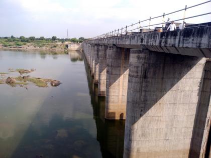 Parbhani: Irrigation increased by 2 hectares by native dam; Godavari Irrigation Corporation's wonderful report | परभणी : मुळी बंधाऱ्याने १७०५ हेक्टरवर सिंचन वाढले ; गोदावरी पाटबंधारे महामंडळाचा अजब अहवाल