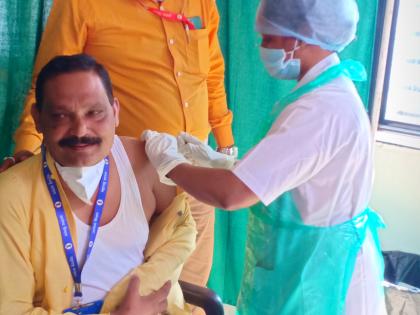 Corona vaccination launched at Surgana Rural Hospital | सुरगाणा ग्रामीण रुग्णालयात कोरोना लसीकरणाचा शुभारंभ