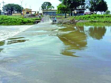 Sonal project 'over flow'; Flooding the river | सोनल प्रकल्प ‘ओव्हर फ्लो’; नदीला पूर