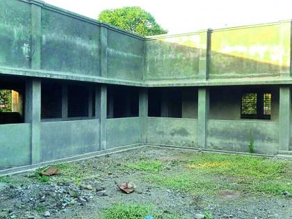 Pulsed for lack of funds Construction of the building | निधीअभावी रखडले पं.स. इमारतीचे बांधकाम