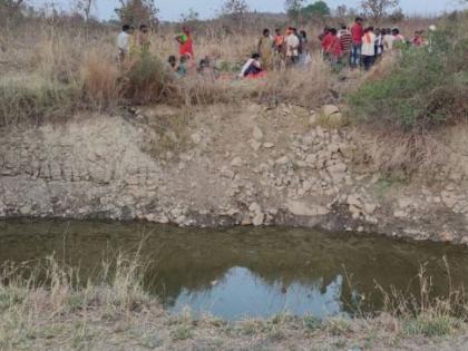 The death of two chimpanzees in the mud of a well; Drinking water is harmful | विहिरीतील गाळात रुतून दोन चिमुकल्यांचा मृत्यू; पाणी पिताना झाला घात