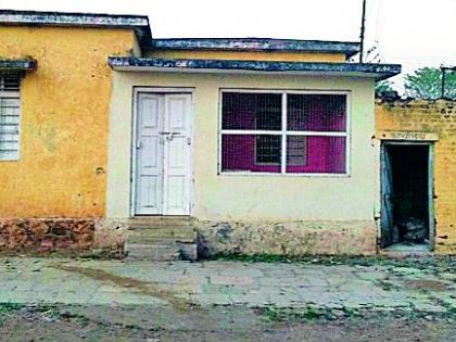 Empty government buildings have become the site of untouchability | रिकाम्या सरकारी इमारती बनल्या गैरप्रकाराचे अड्डे